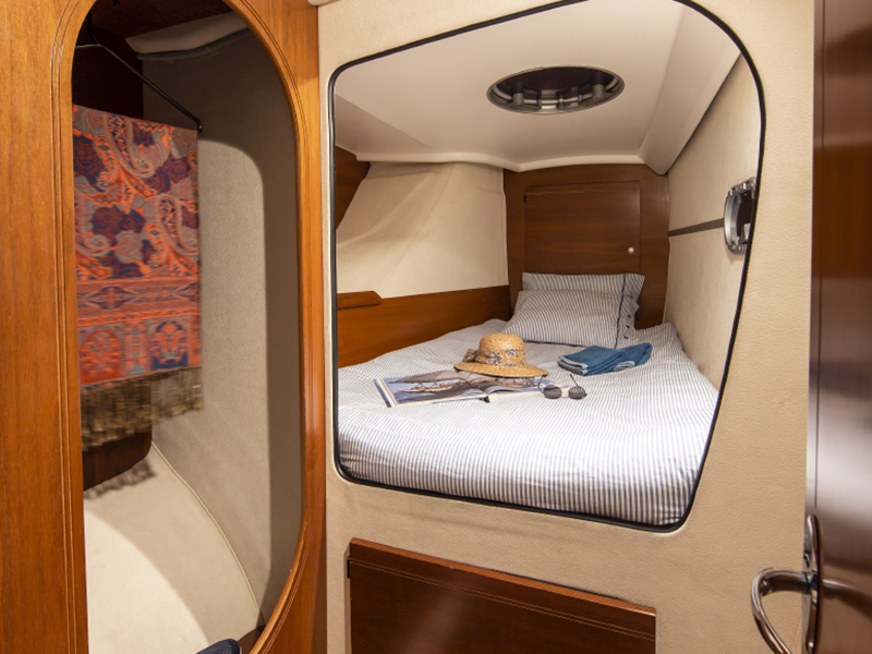 Camarotes catamarán Fountaine Pajot