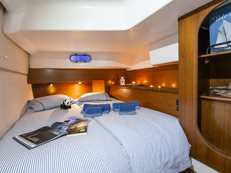 Camarotes catamarán Fountaine Pajot